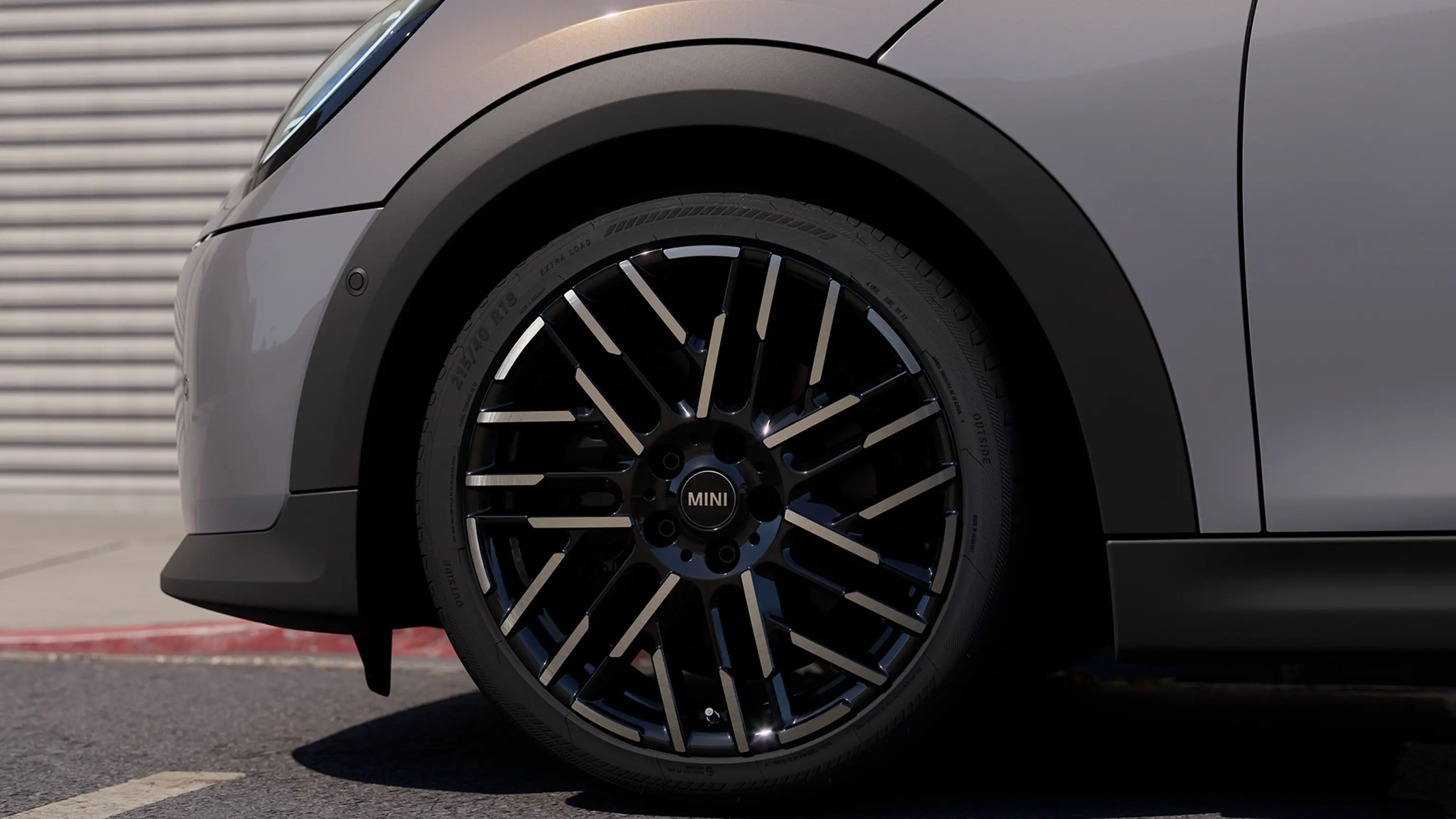 MINI Cooper Cabrio - detalles exteriores - primer plano de rueda