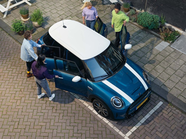 MINI 5 puertas Hatch – azul y blanco – colores
