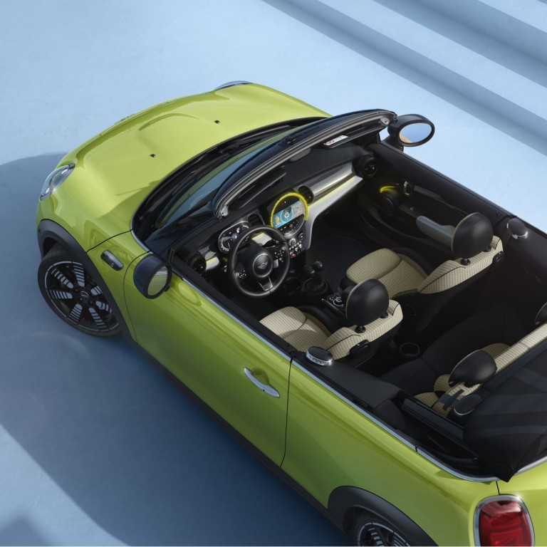 MINI Cabrio – vista lateral – amarillo